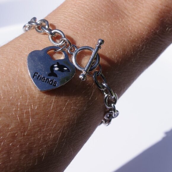 Women`s silver tone heart charm toggle bracelet - Picture 2 of 5